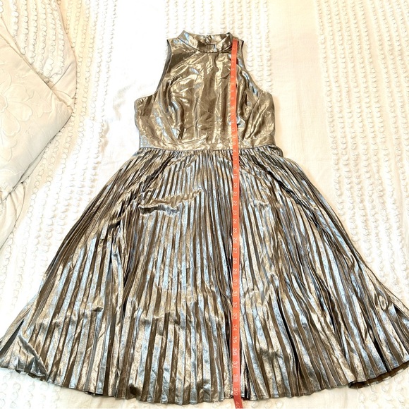 Ann Taylor Metallic Champagne Silver Gold Midi Pleated Mock Neck Dress Sz 4 - Picture 15 of 16